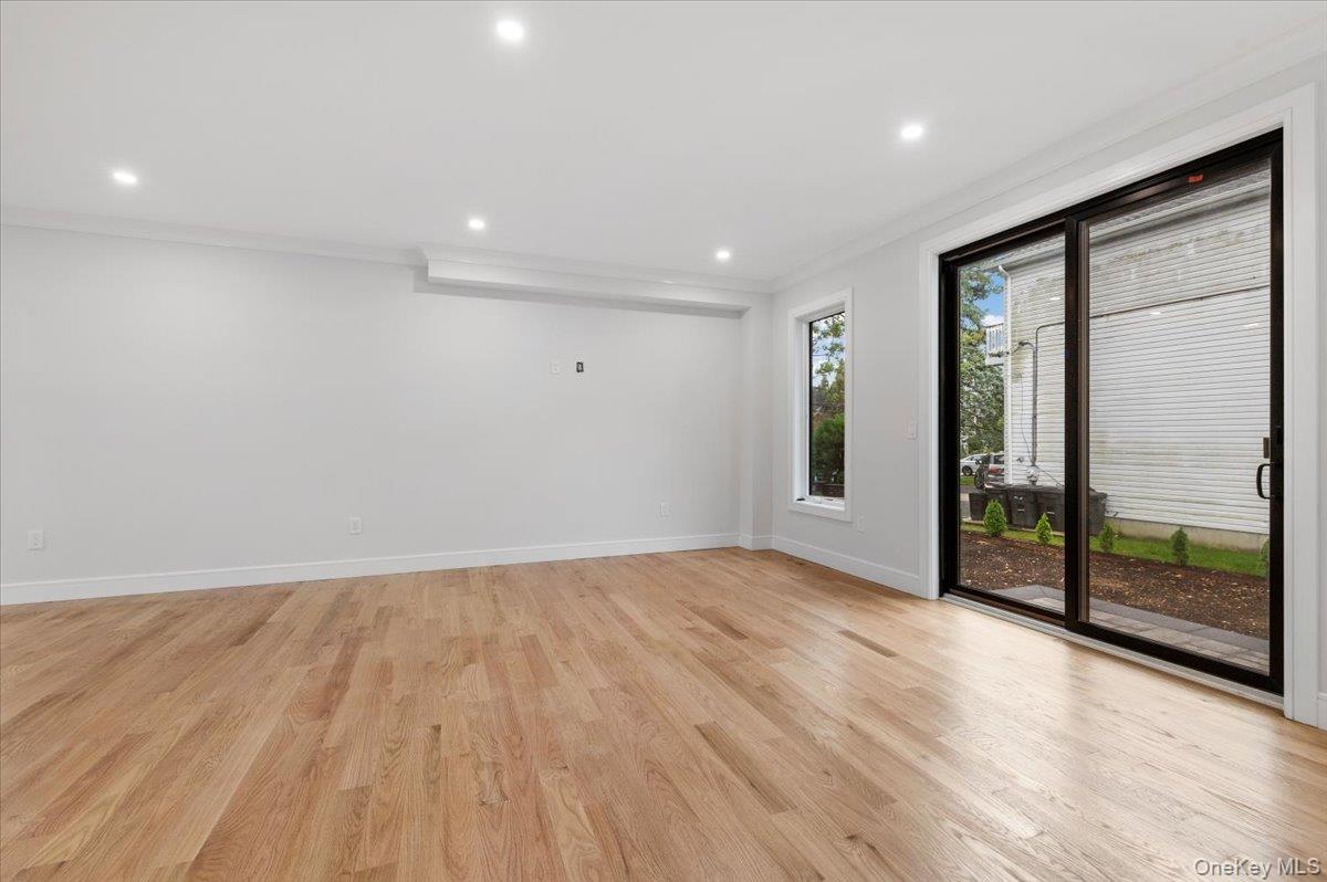 #13 photo, 1028 E Broadway, ナッソー郡 Woodmere , NY 11598