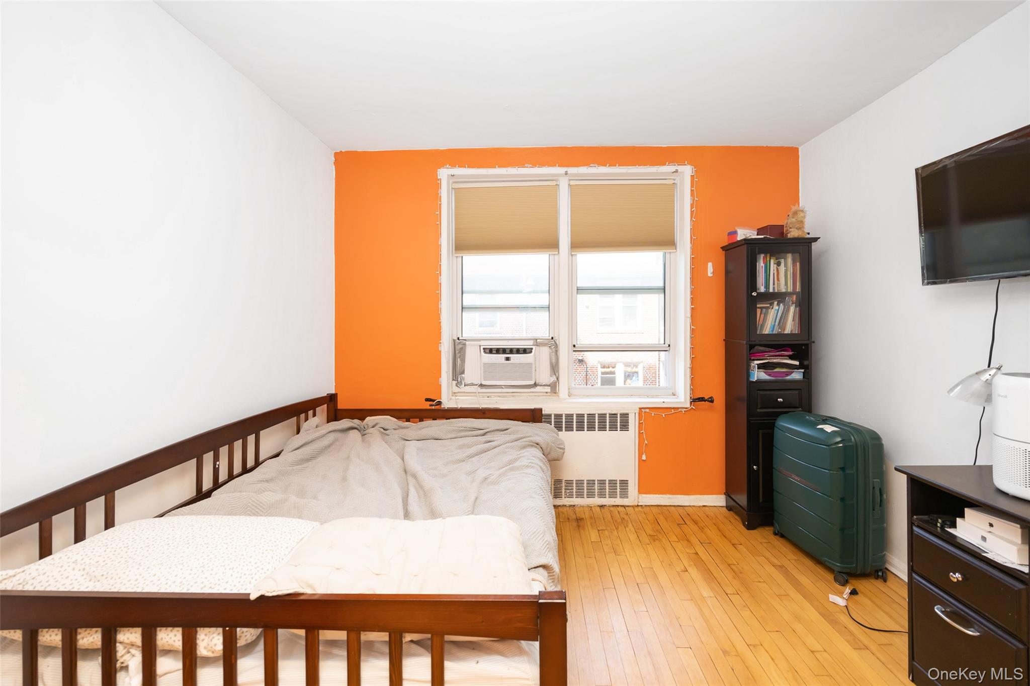 #4 photo, 88-09 35th Avenue, クイーンズ区 Jackson Heights , NY 11372