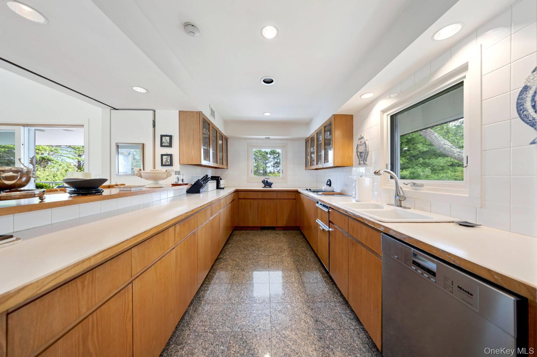 #18 photo, 20 Hillside Road, サフォーク郡 Southampton , NY 11968