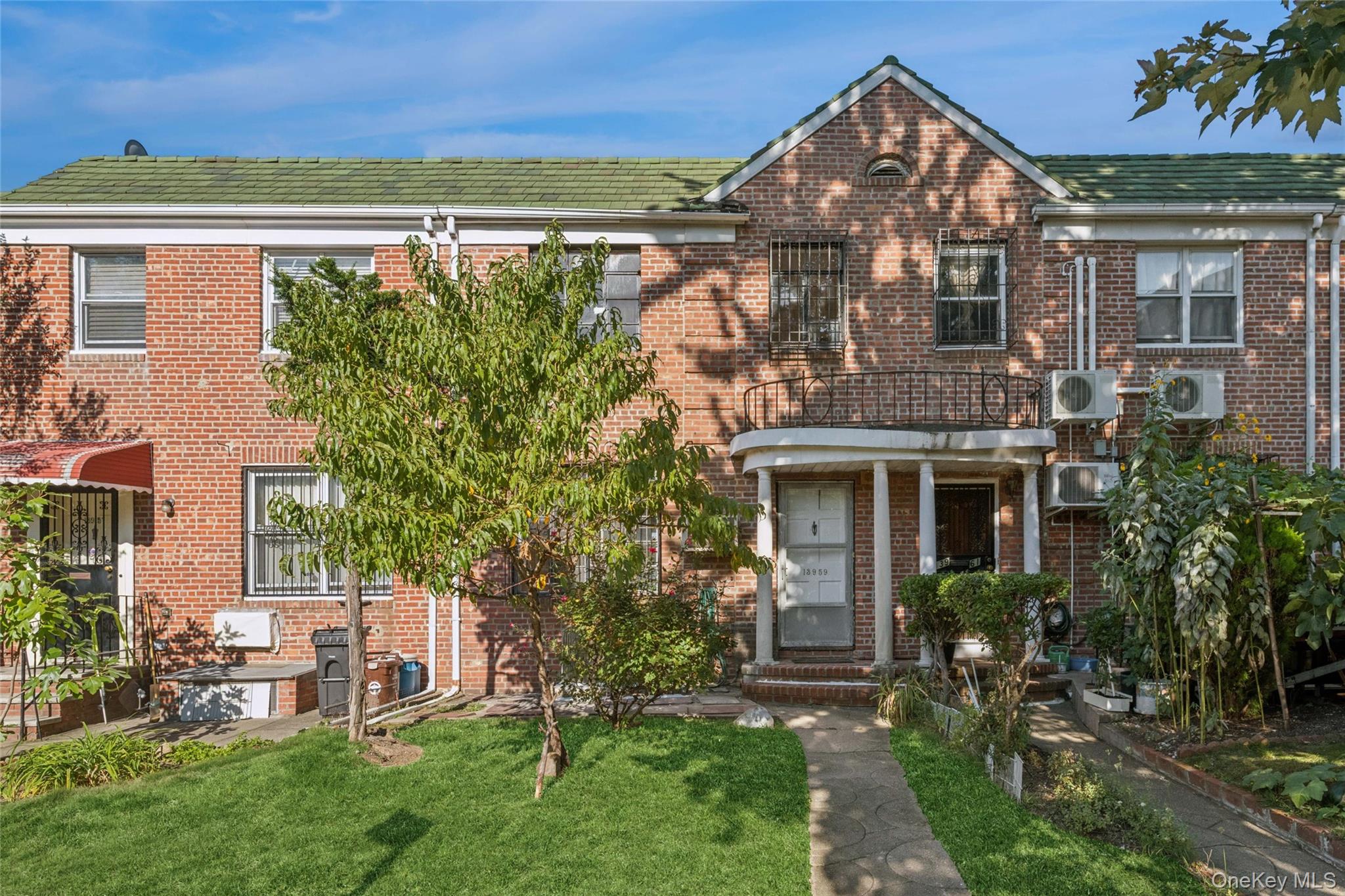 #1 photo, 139-59 Pershing Crescent, 皇后区 Briarwood , NY 11435