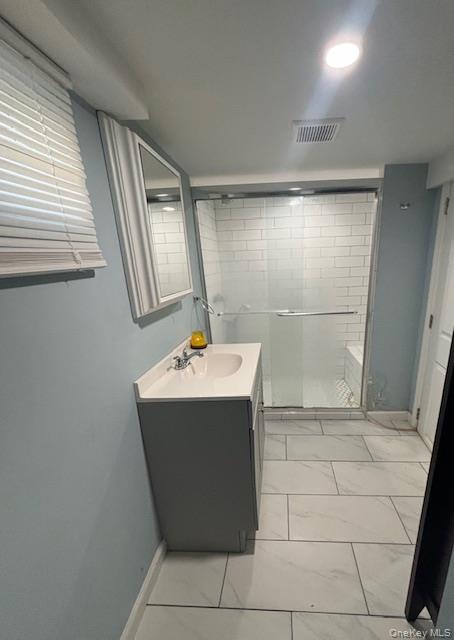 #12 photo, 452 Macatee Place, Mineola , NY 11501