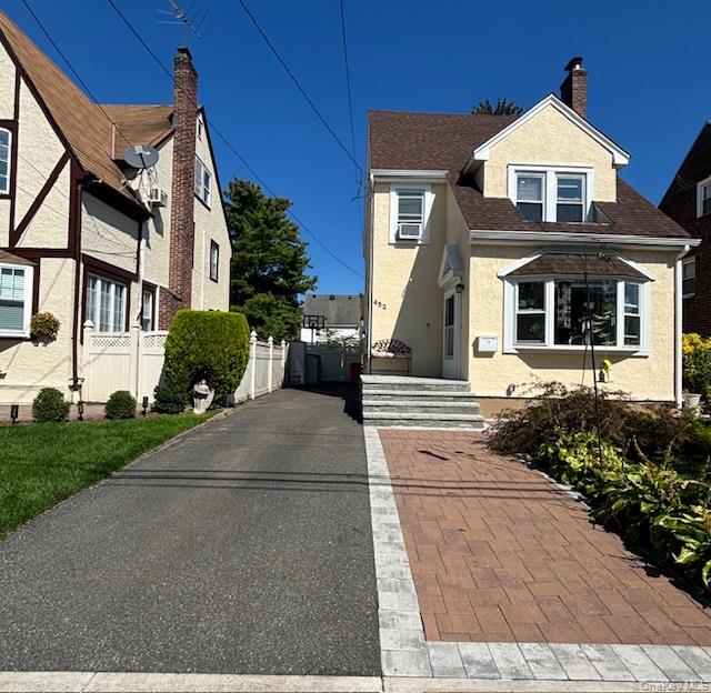 #2 photo, 452 Macatee Place, Mineola , NY 11501