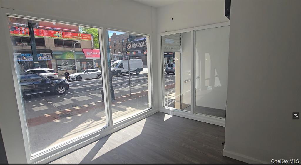 #3 photo, 67-05 Roosevelt Ave, クイーンズ区 Woodside , NY 11377