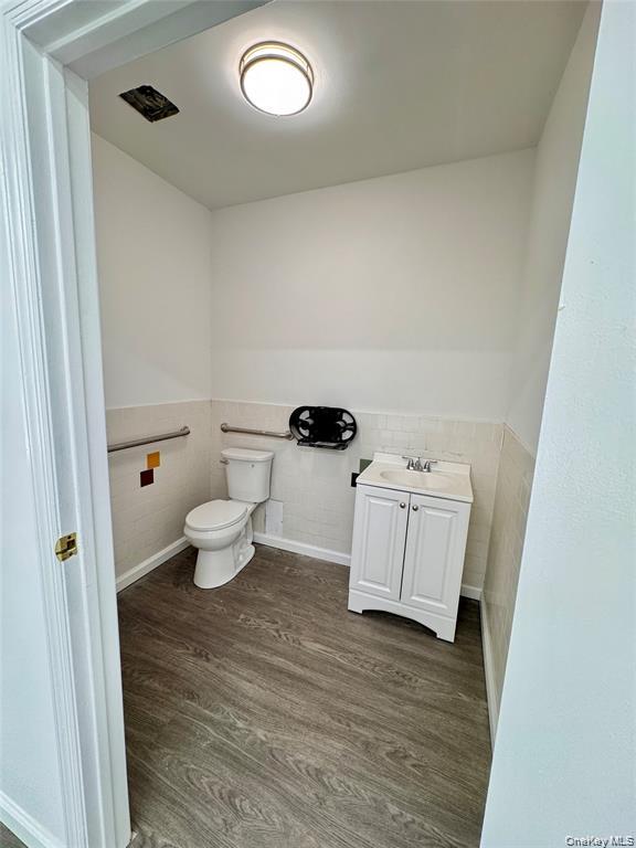 #6 photo, 67-05 Roosevelt Ave, クイーンズ区 Woodside , NY 11377