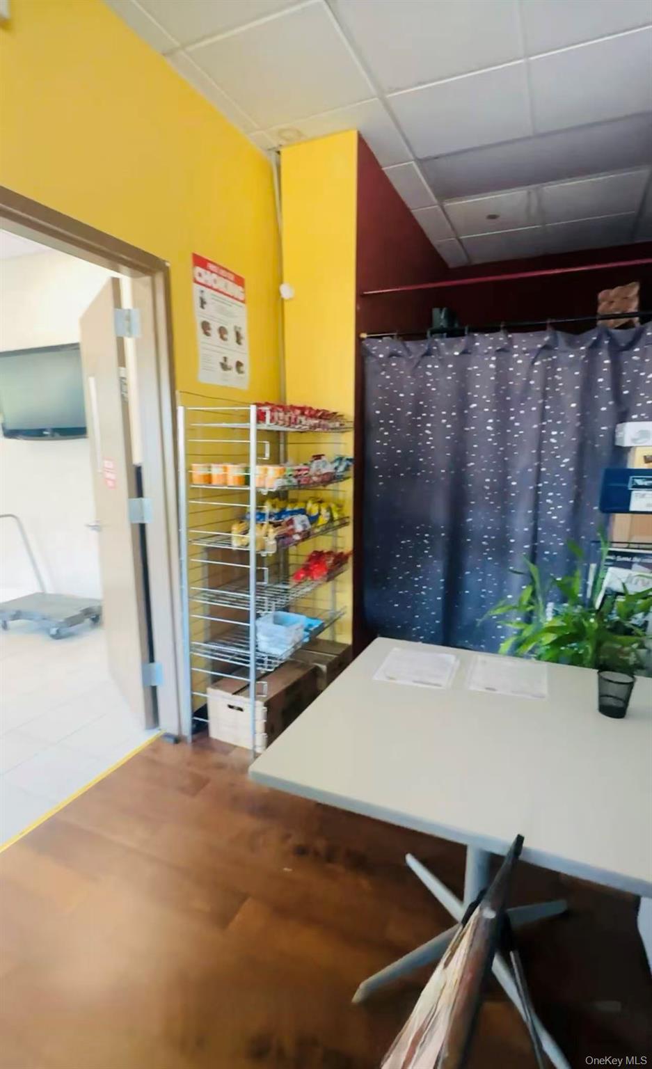 #8 photo, 100 Merrick Road, ナッソー郡 Rockville Centre , NY 11570