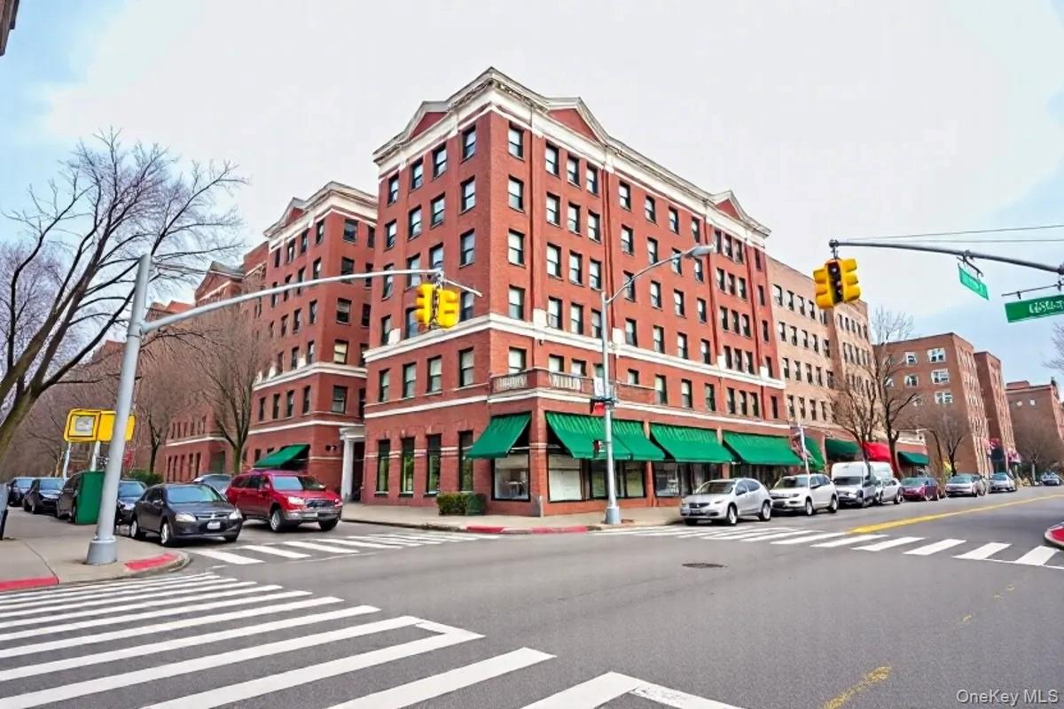 #1 photo, 35-61 84 St, जैक्सन हाइट्स Jackson Heights , NY 11372