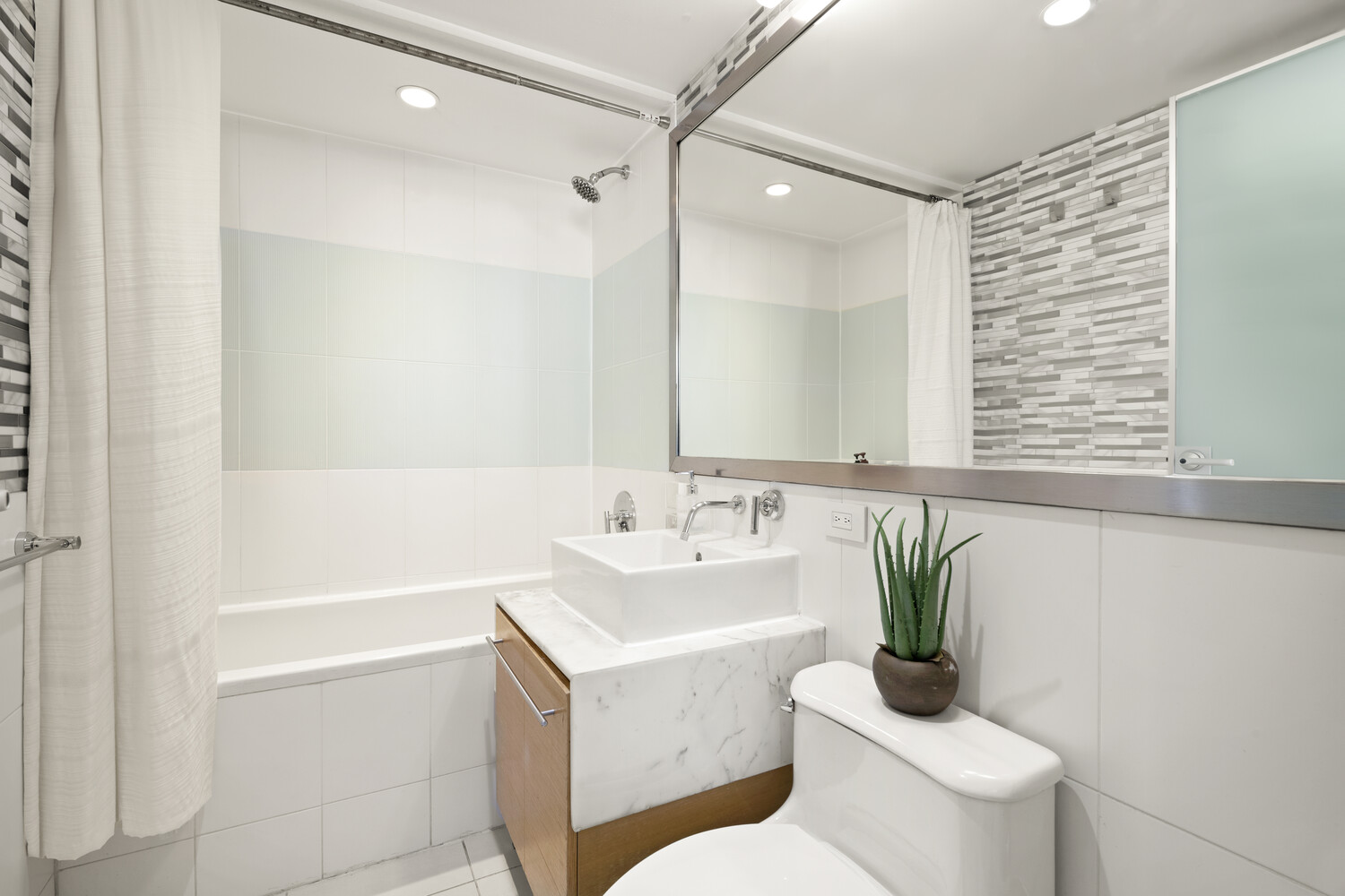 #6 photo, 100 W 39TH Street, Midtown , NY 10018