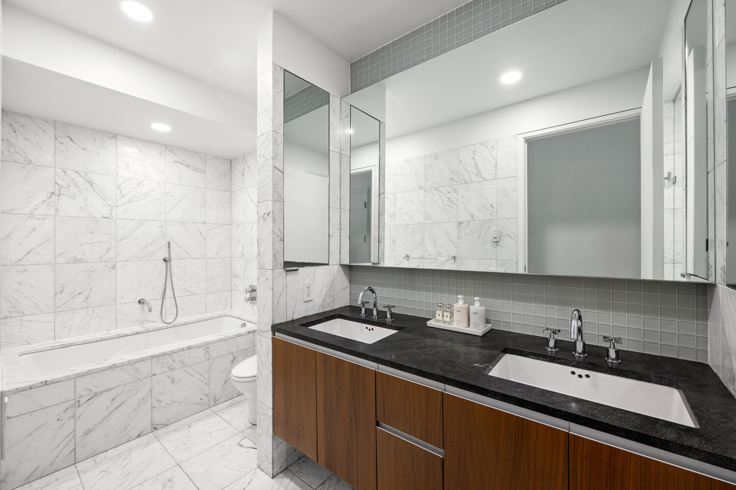 #9 photo, 311 W BROADWAY, マンハッタン SoHo , NY 10013