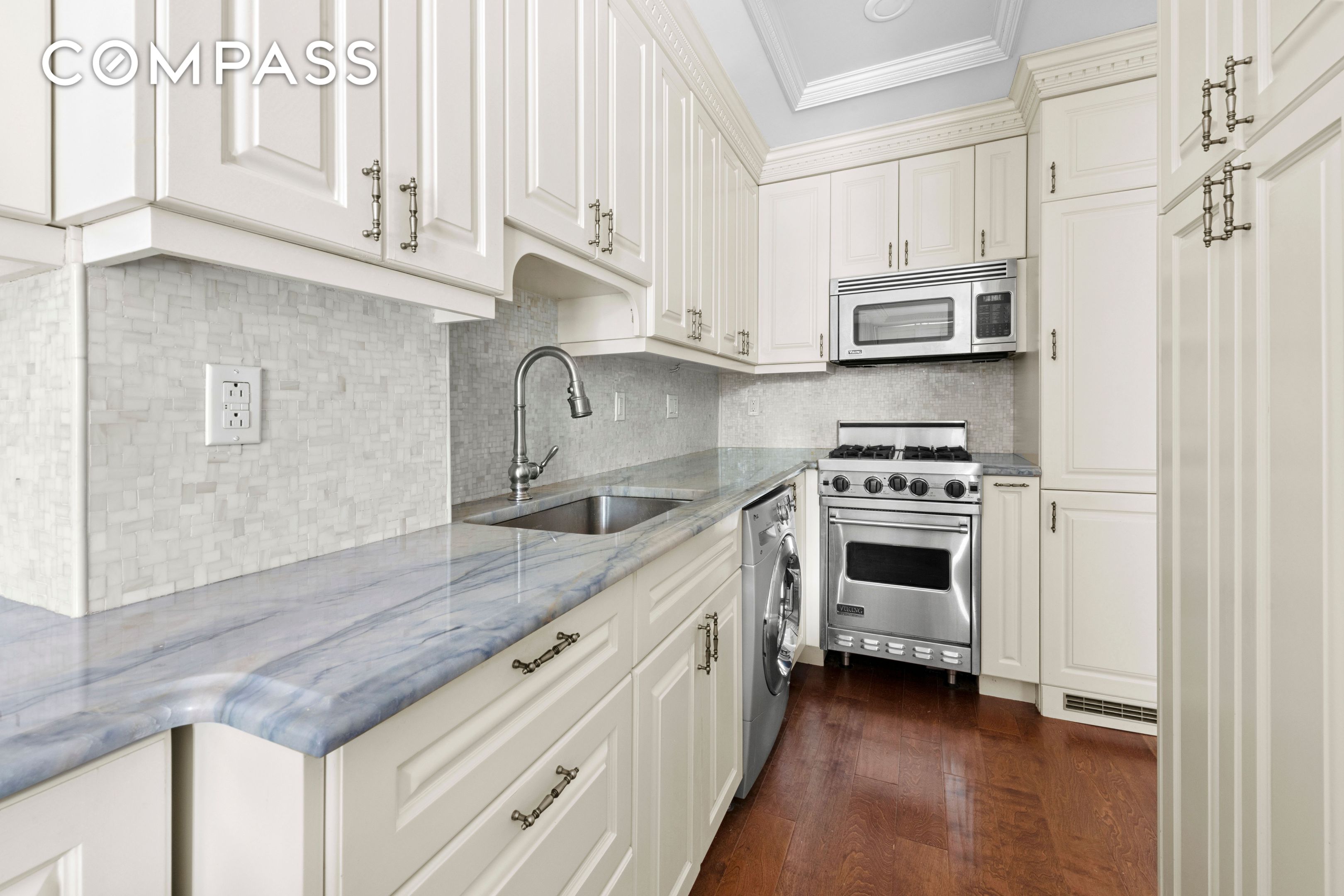 #6 photo, 393 W 49th Street, マンハッタン Hell's Kitchen , NY 10019