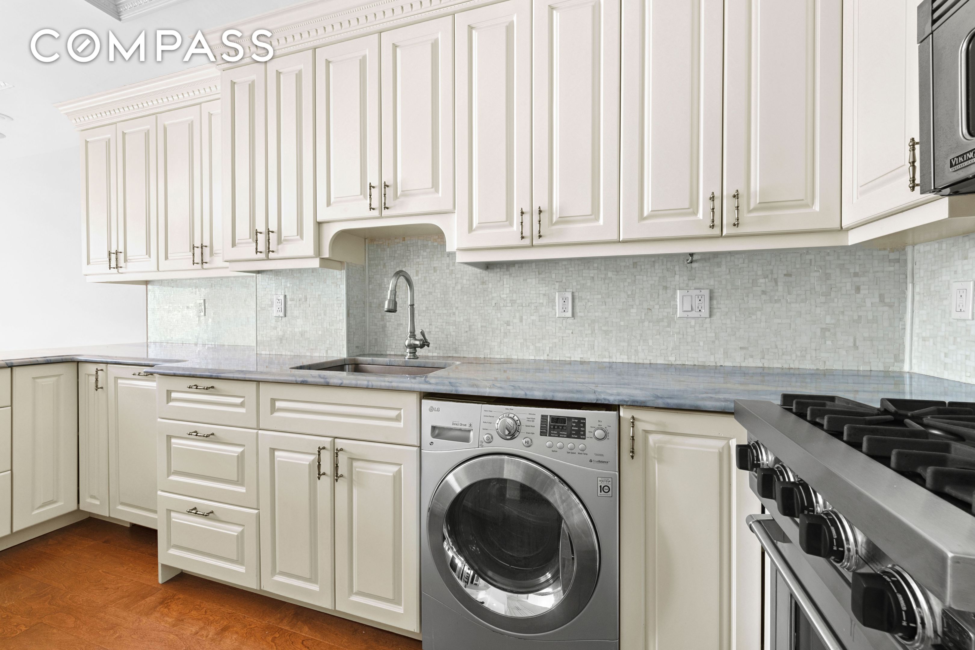 #7 photo, 393 W 49th Street, マンハッタン Hell's Kitchen , NY 10019