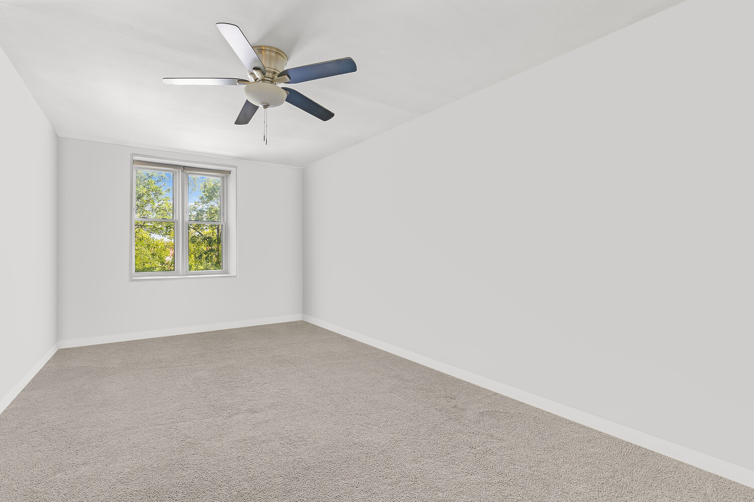 #15 photo, 65-15 ALDERTON Street, Rego Park , NY 11374