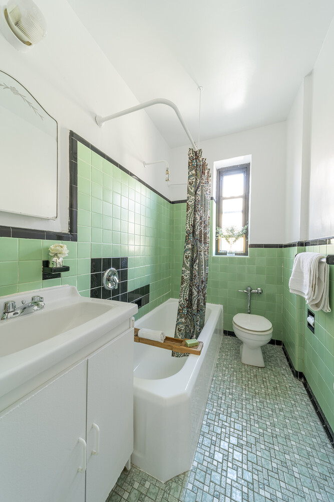 #10 photo, 251 SEAMAN Avenue, Inwood , NY 10034