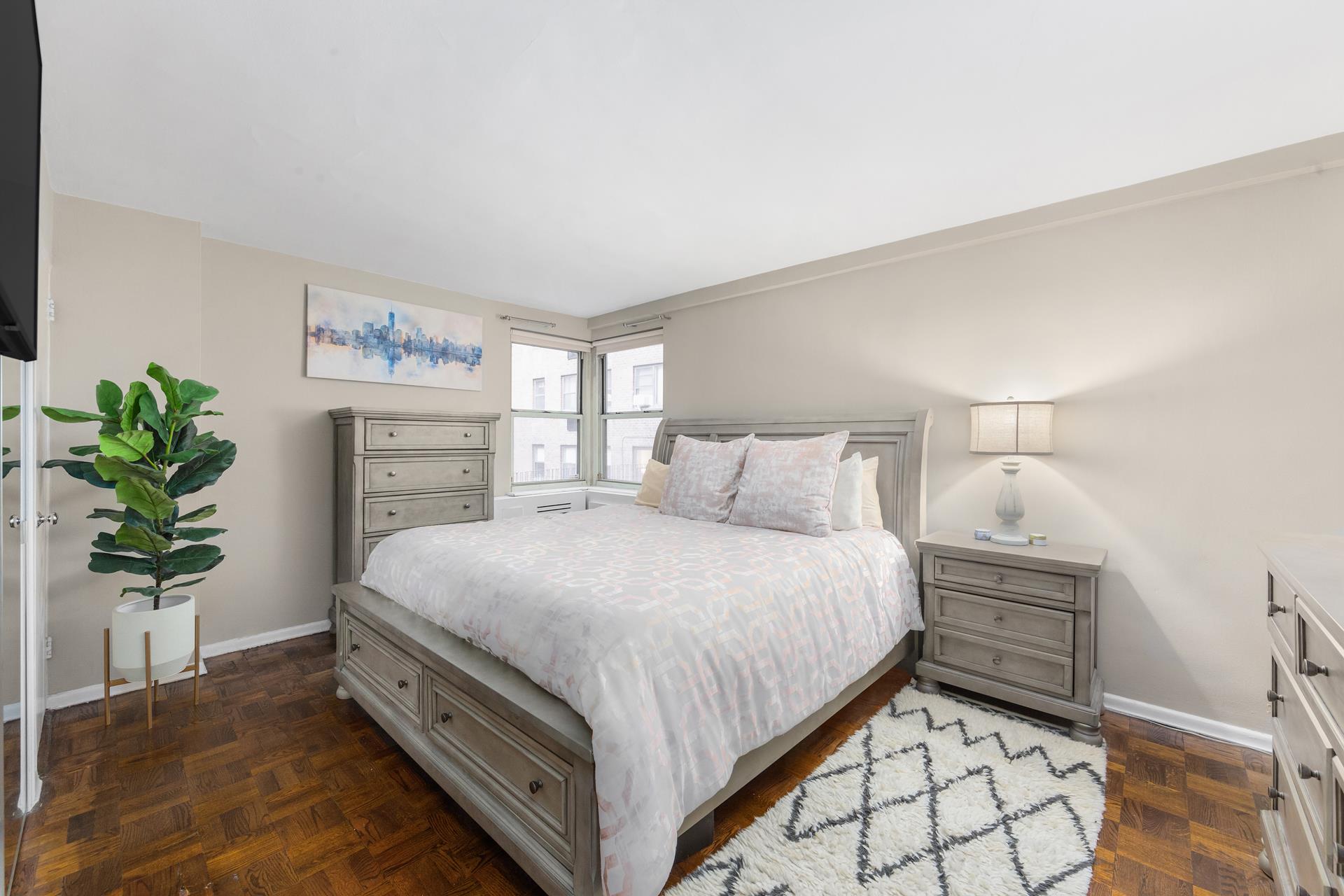 #5 photo, 233 E 69TH Street, Lenox Hill , NY 10021