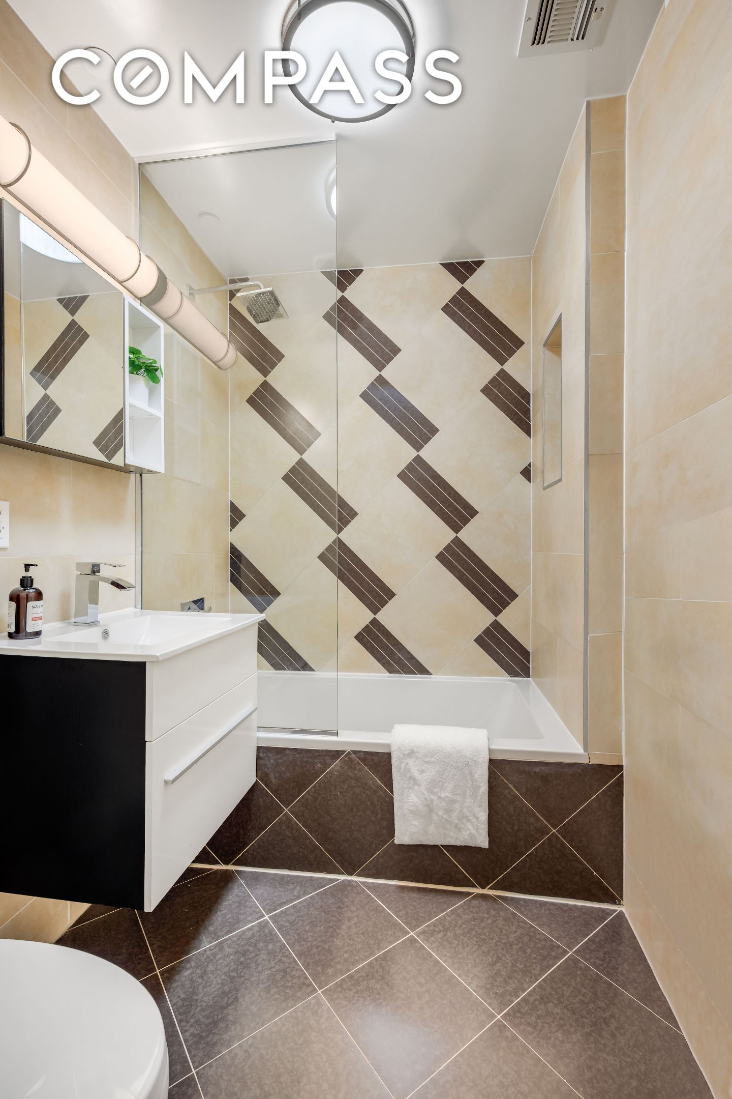 #8 photo, 679 Quincy Street, ブルックリン区 Bedford-Stuyvesant , NY 11221