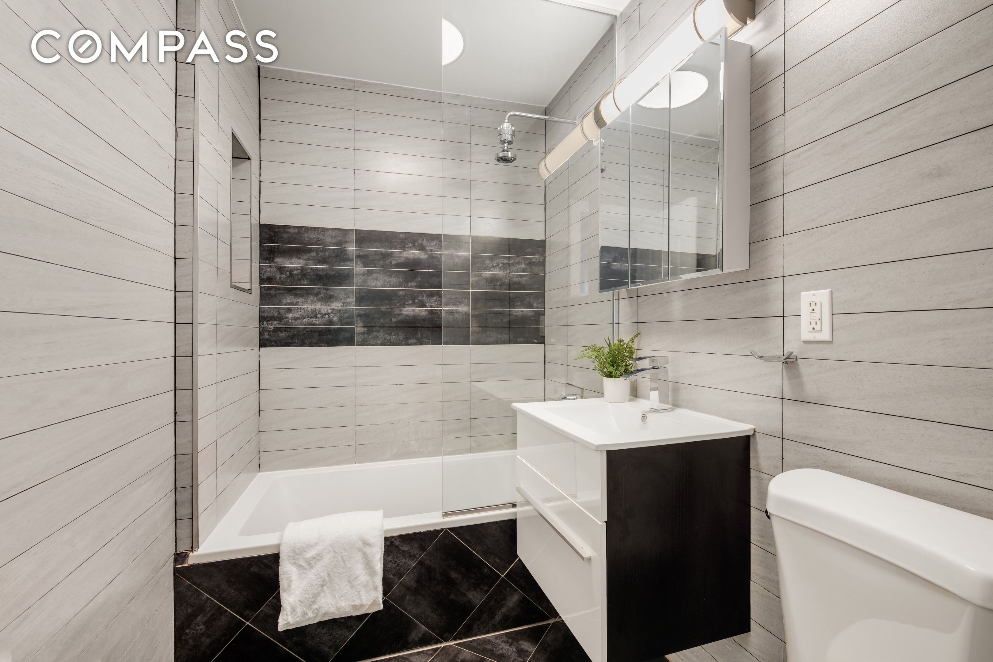 #9 photo, 679 Quincy Street, ブルックリン区 Bedford-Stuyvesant , NY 11221