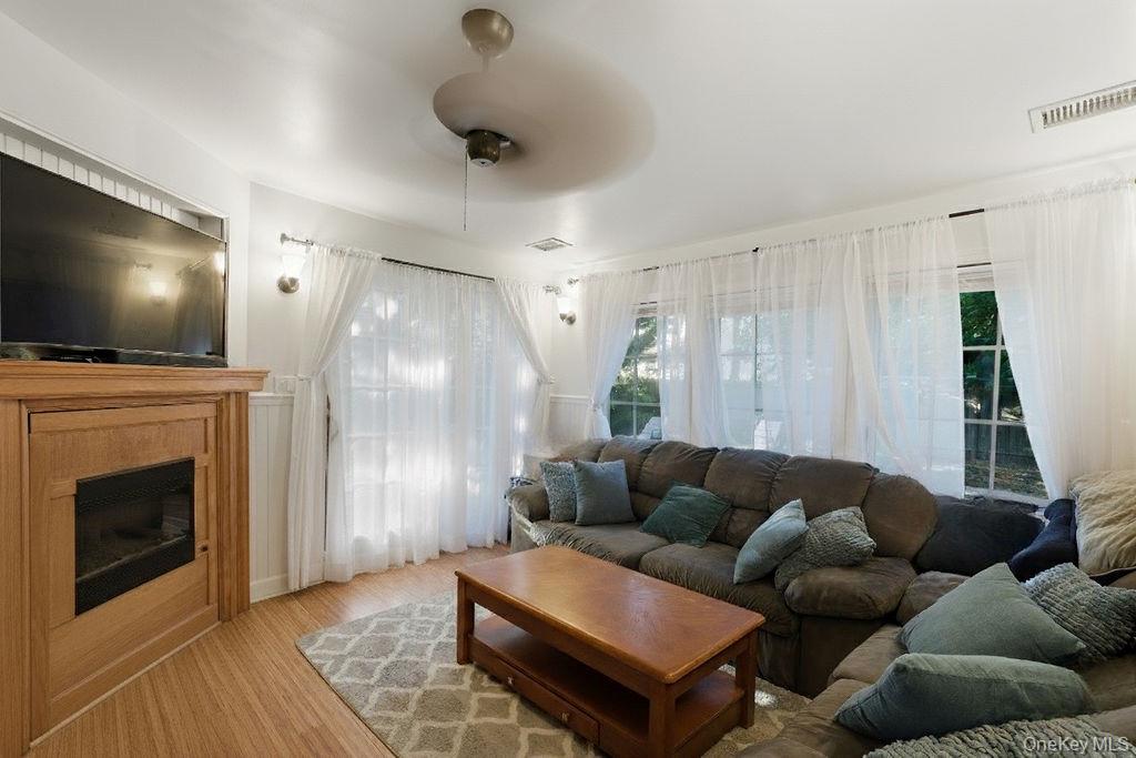 #6 photo, 5 Liberty Street, Hampton Bays , NY 11946