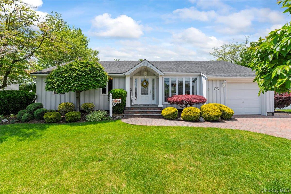 #1 photo, 24 S Windhorst Avenue, नासाउ काउंटी Bethpage , NY 11714