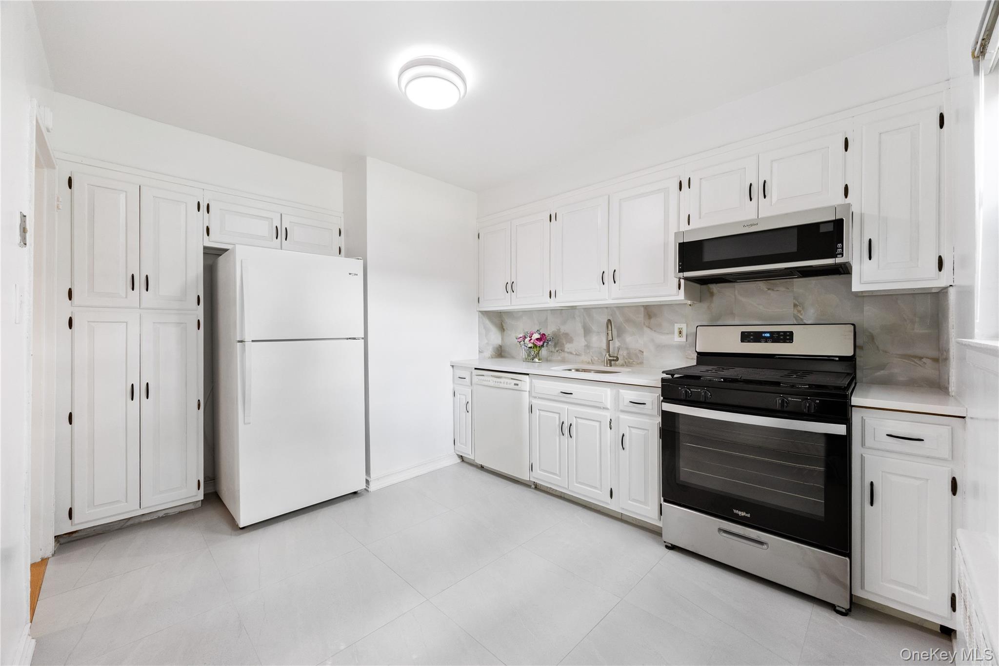 #10 photo, 73-08 220th Street, クイーンズ区 Oakland Gardens , NY 11364