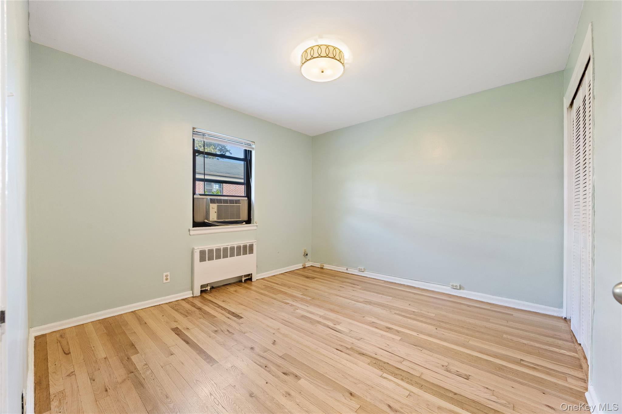 #12 photo, 73-08 220th Street, クイーンズ区 Oakland Gardens , NY 11364