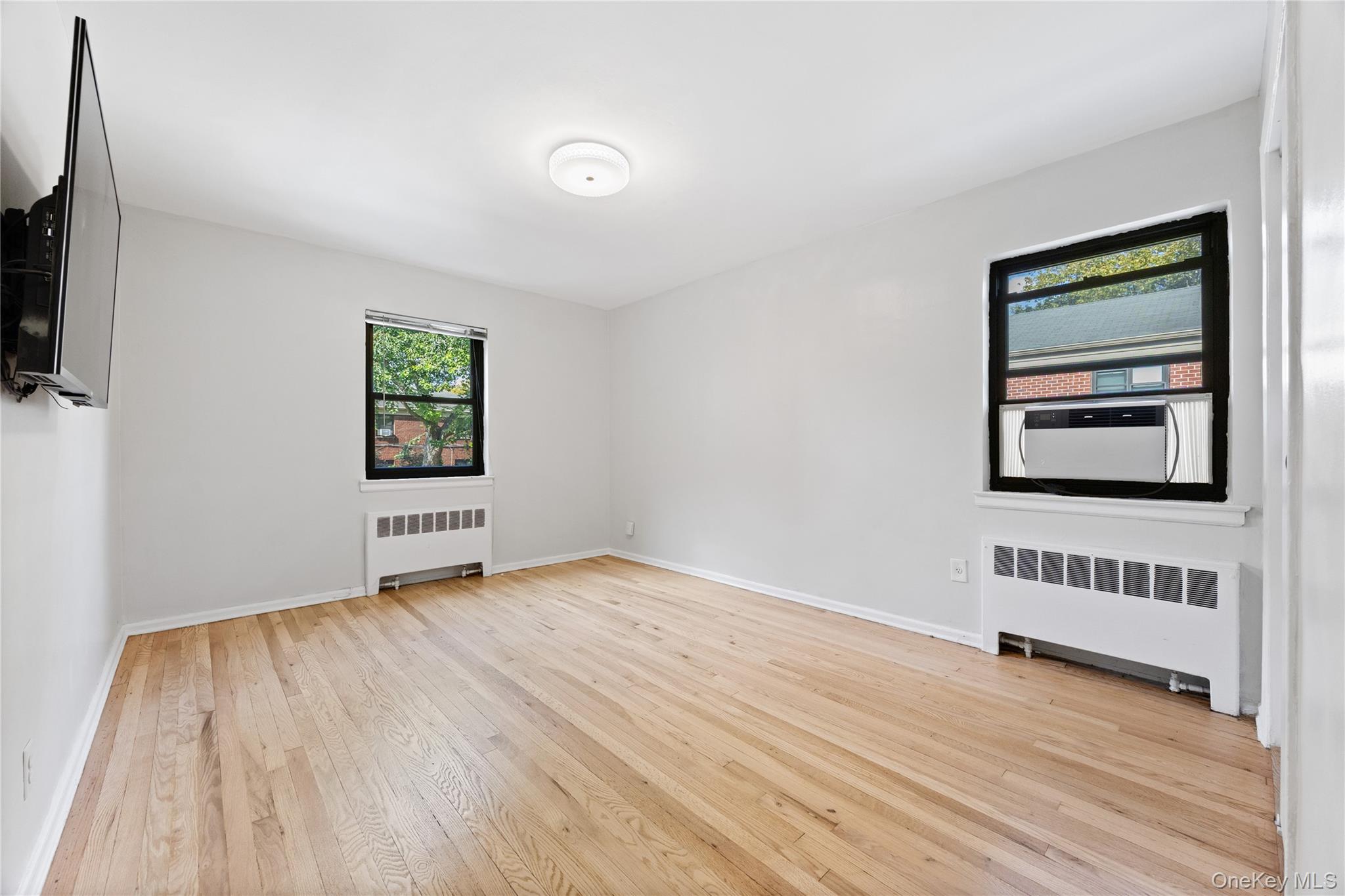 #14 photo, 73-08 220th Street, クイーンズ区 Oakland Gardens , NY 11364