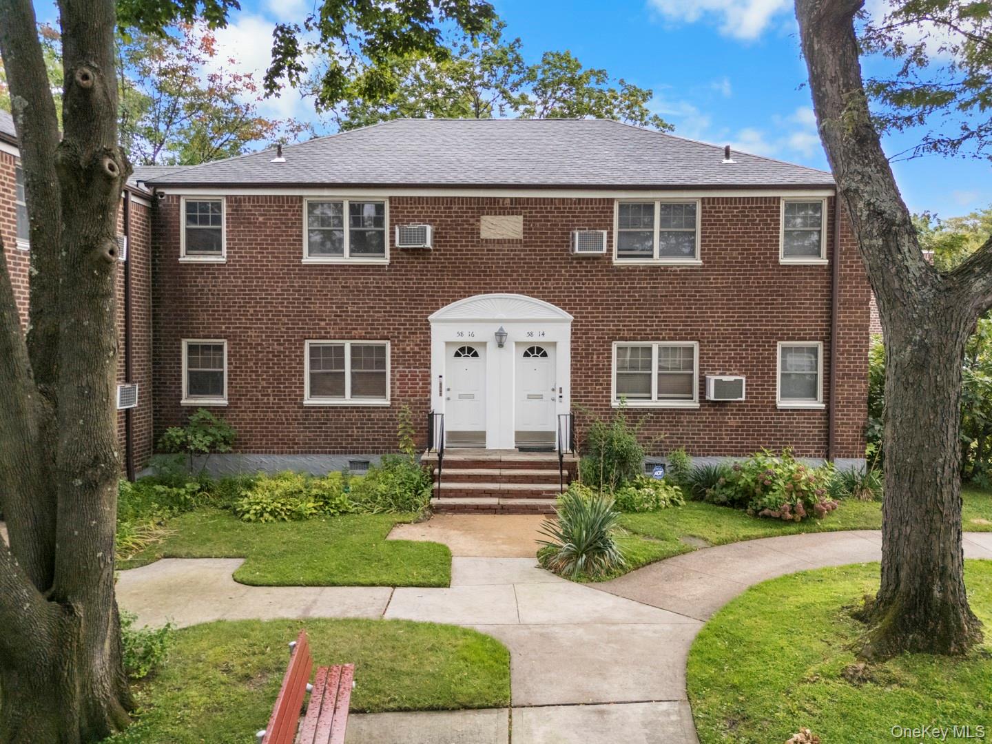 #1 photo, 58-16 251st Street, लिटिल नेक Little Neck , NY 11360