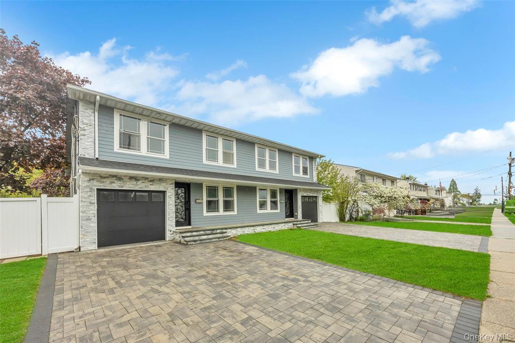 #1 photo, 823 N Jefferson Avenue, सफ़ोक काउंटी Lindenhurst , NY 11757