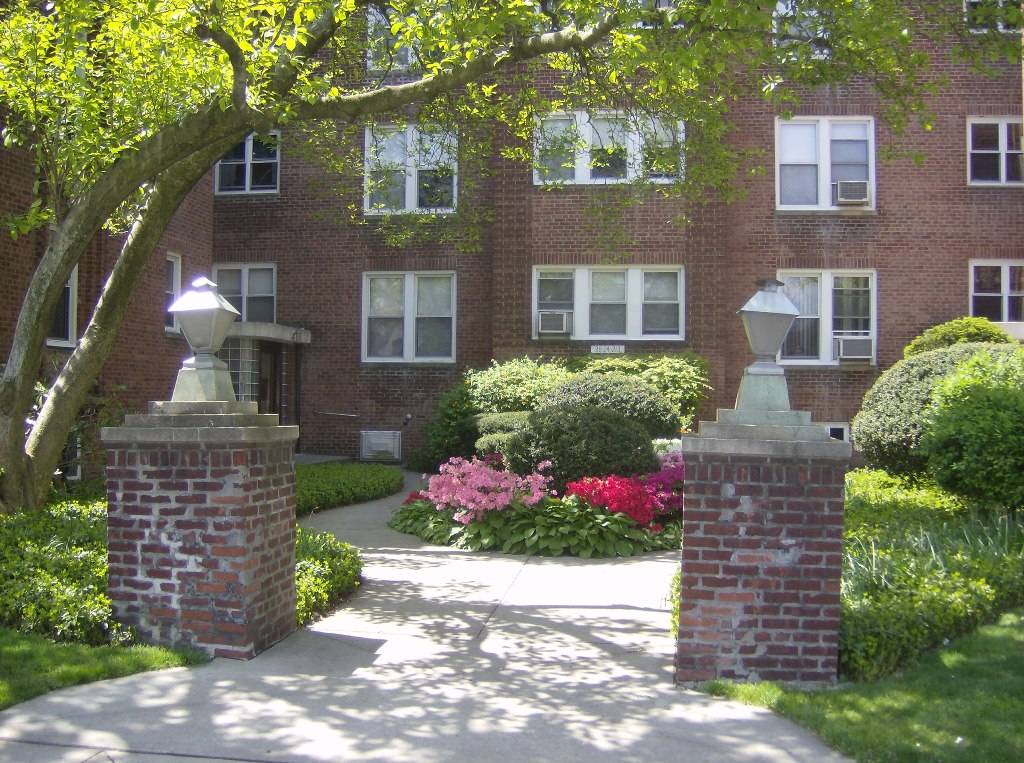 #2 photo, 38-24 213th St, BAYSIDE , NY 11361