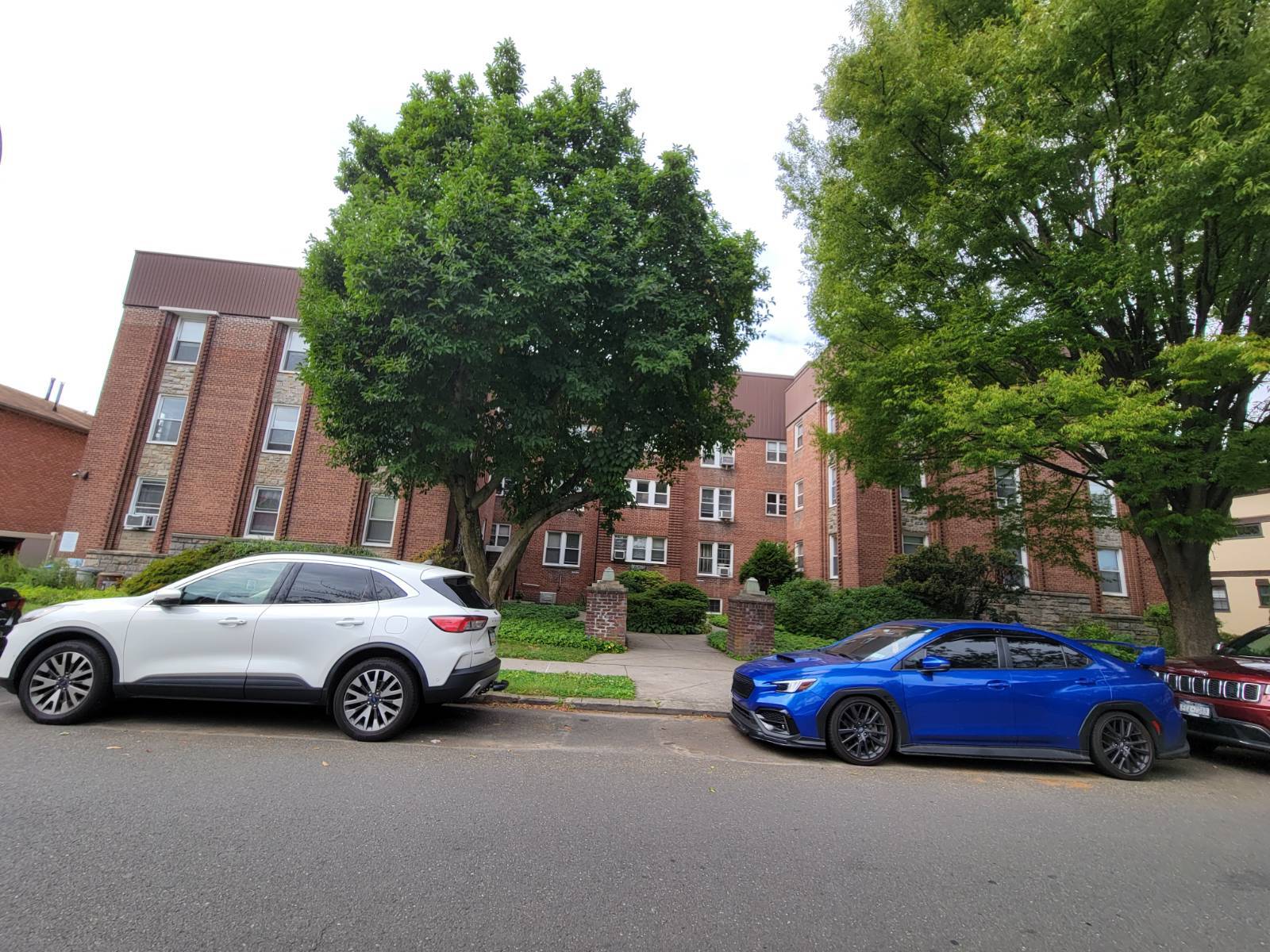 #3 photo, 38-24 213th St, BAYSIDE , NY 11361