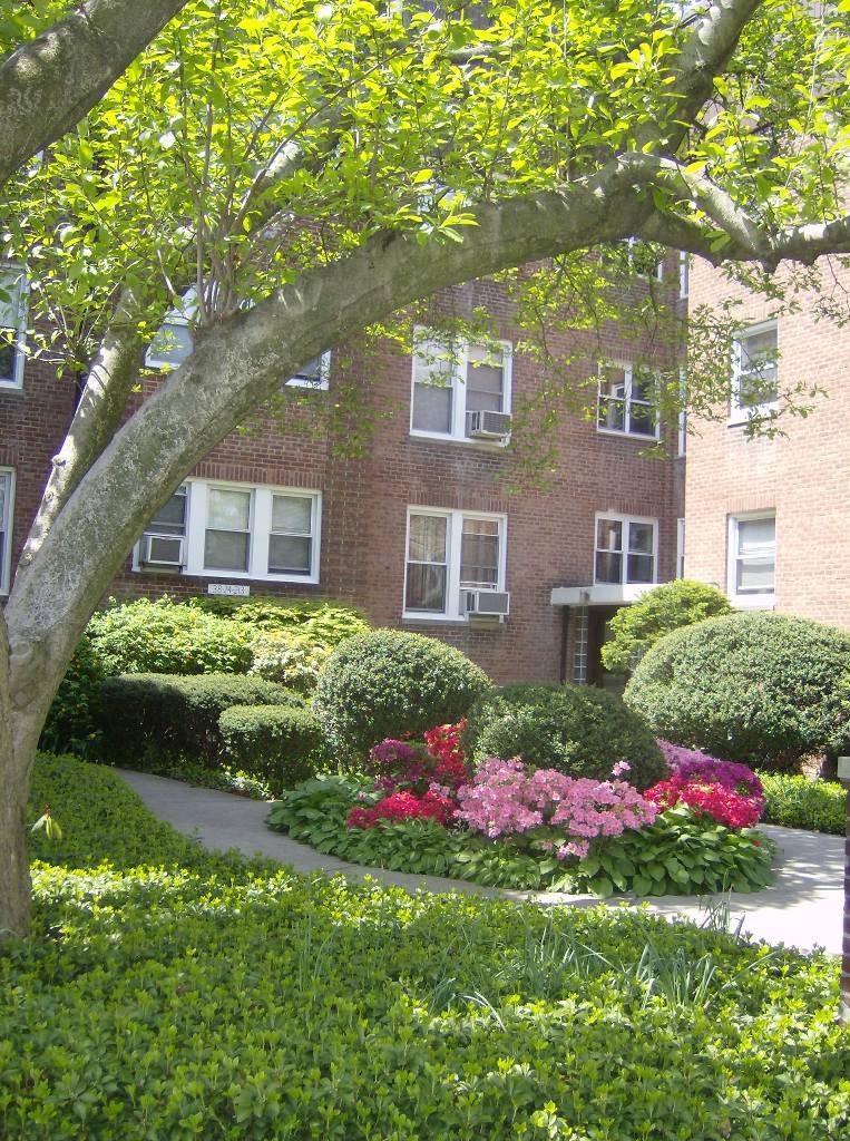 #7 photo, 38-24 213th St, BAYSIDE , NY 11361