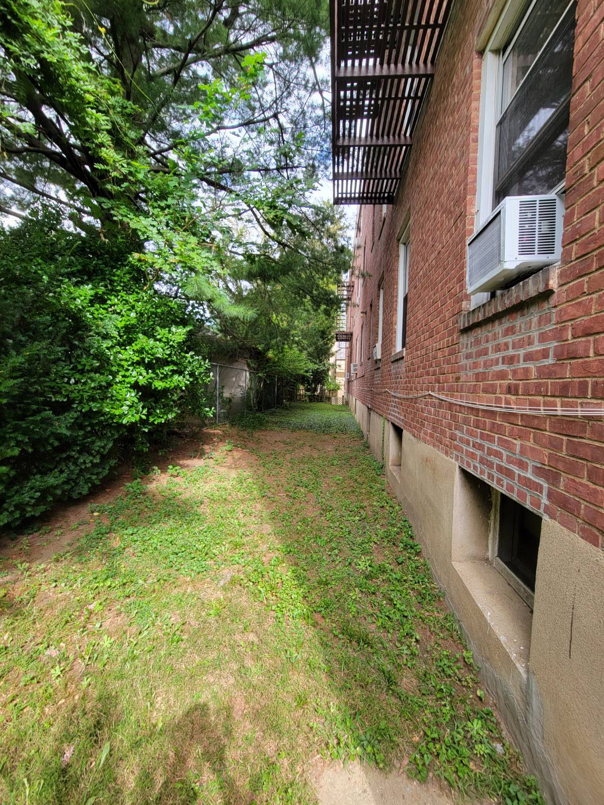 #9 photo, 38-24 213th St, BAYSIDE , NY 11361