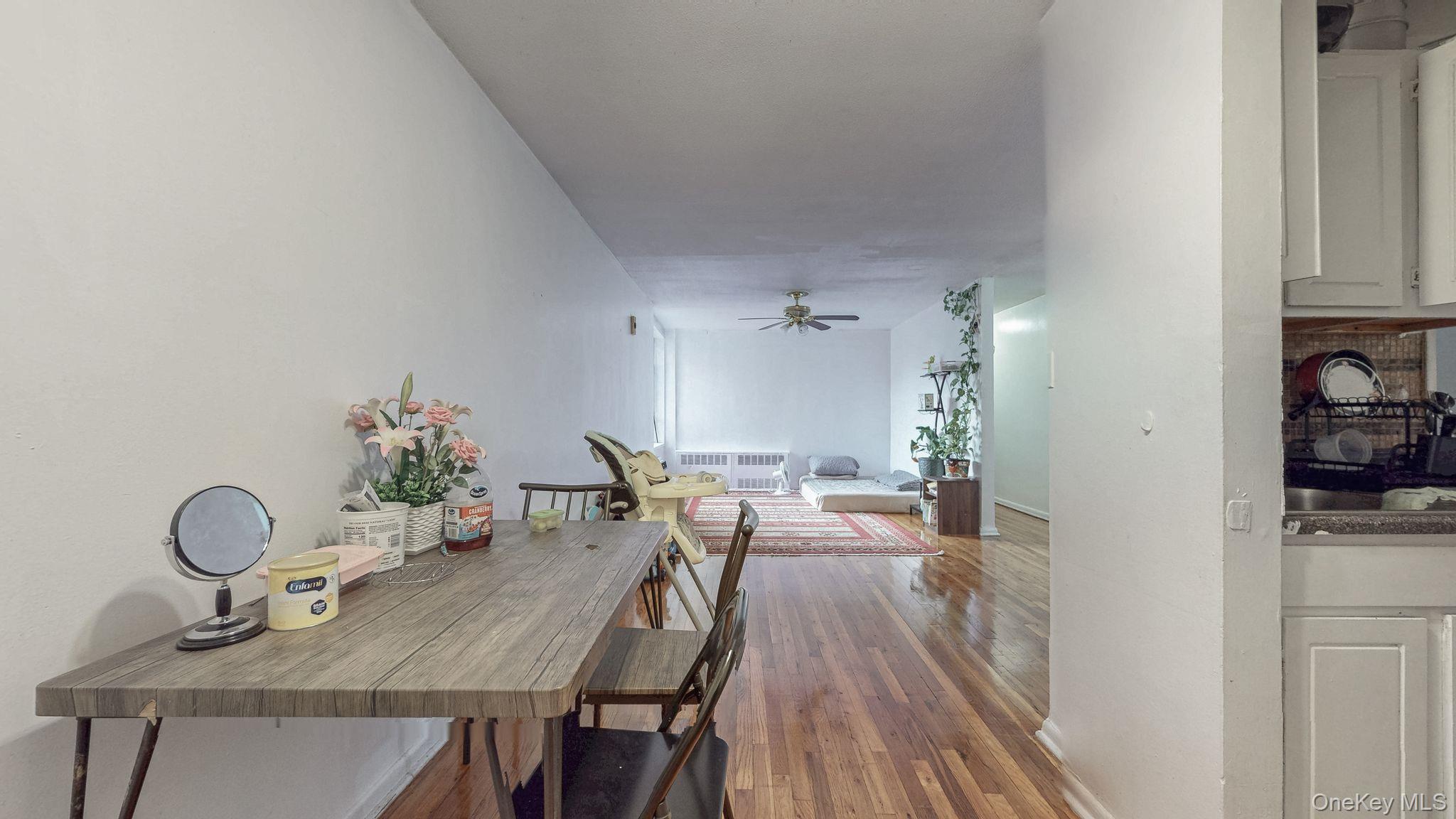 #4 photo, 41-42 73rd Street, クイーンズ区 Woodside , NY 11377