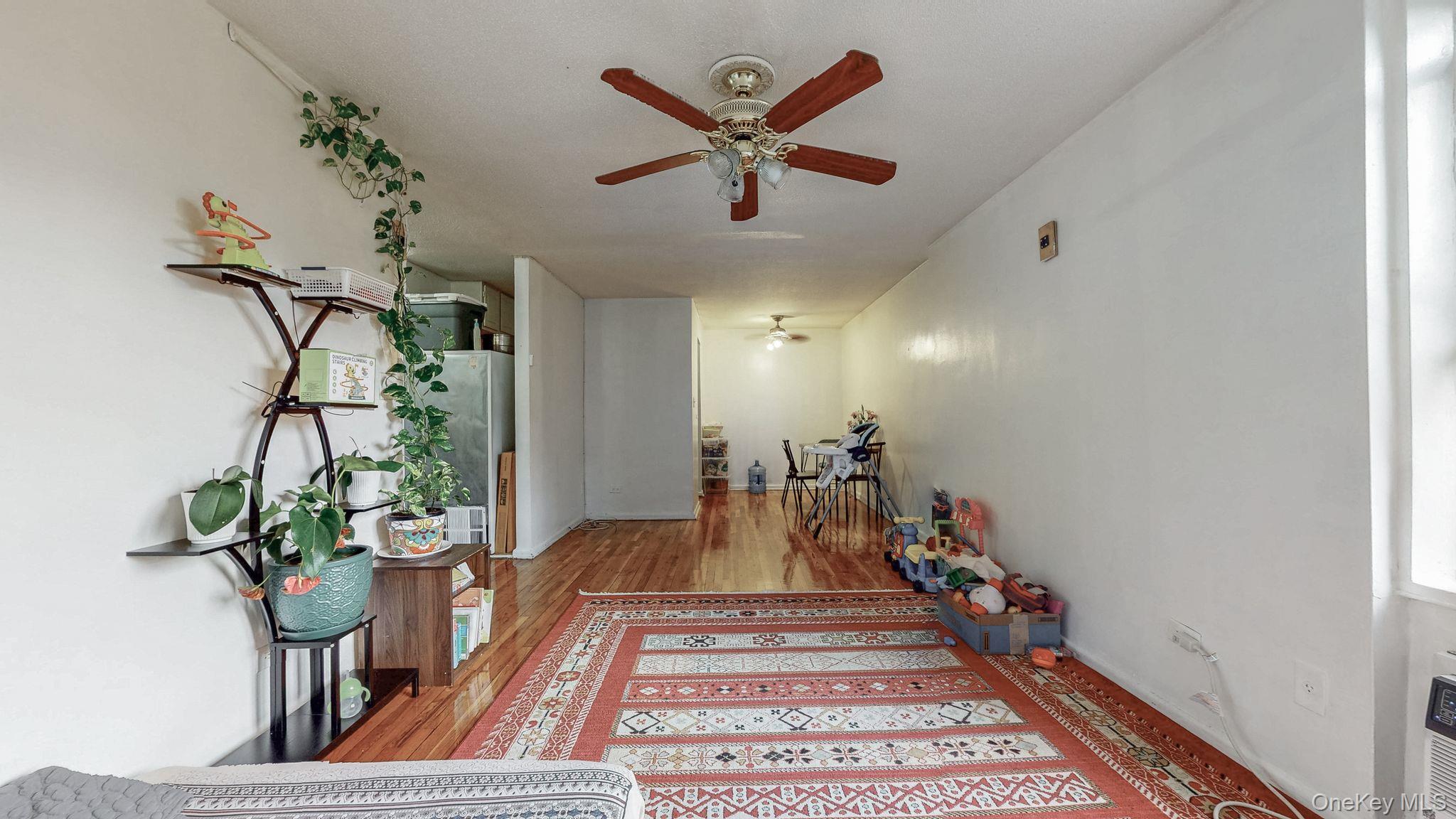 #6 photo, 41-42 73rd Street, クイーンズ区 Woodside , NY 11377