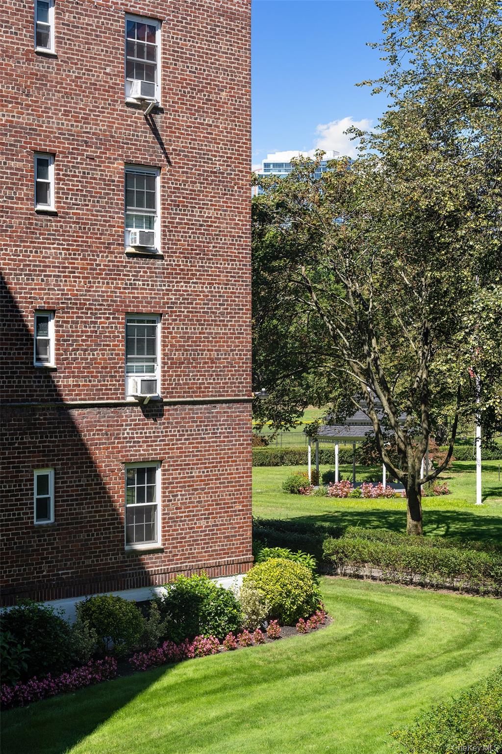 #12 photo, 220 Pelham Road, New Rochelle , NY 10805