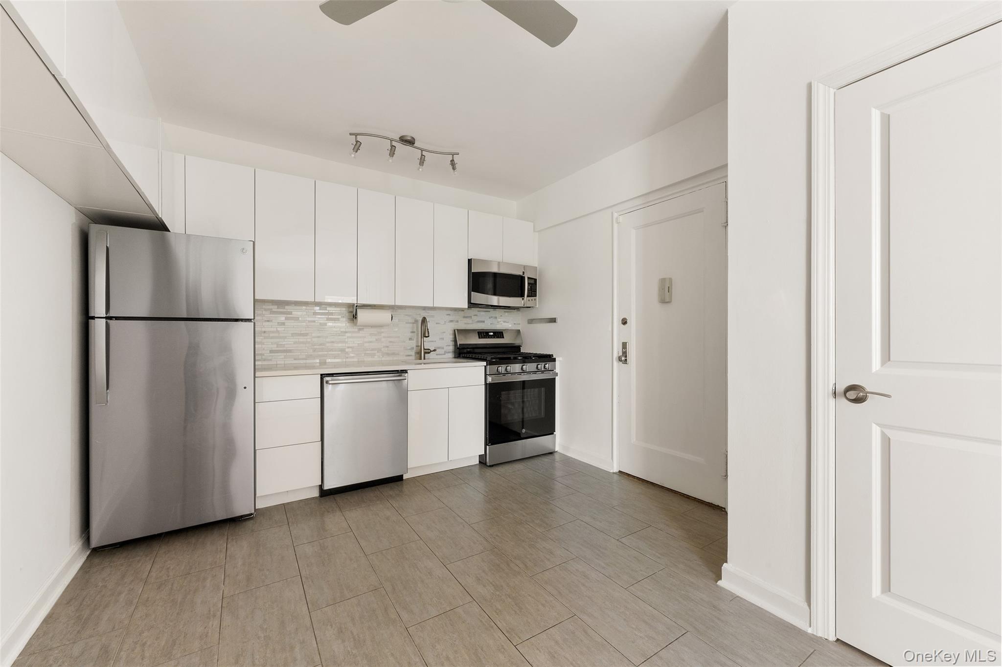 #6 photo, 220 Pelham Road, New Rochelle , NY 10805