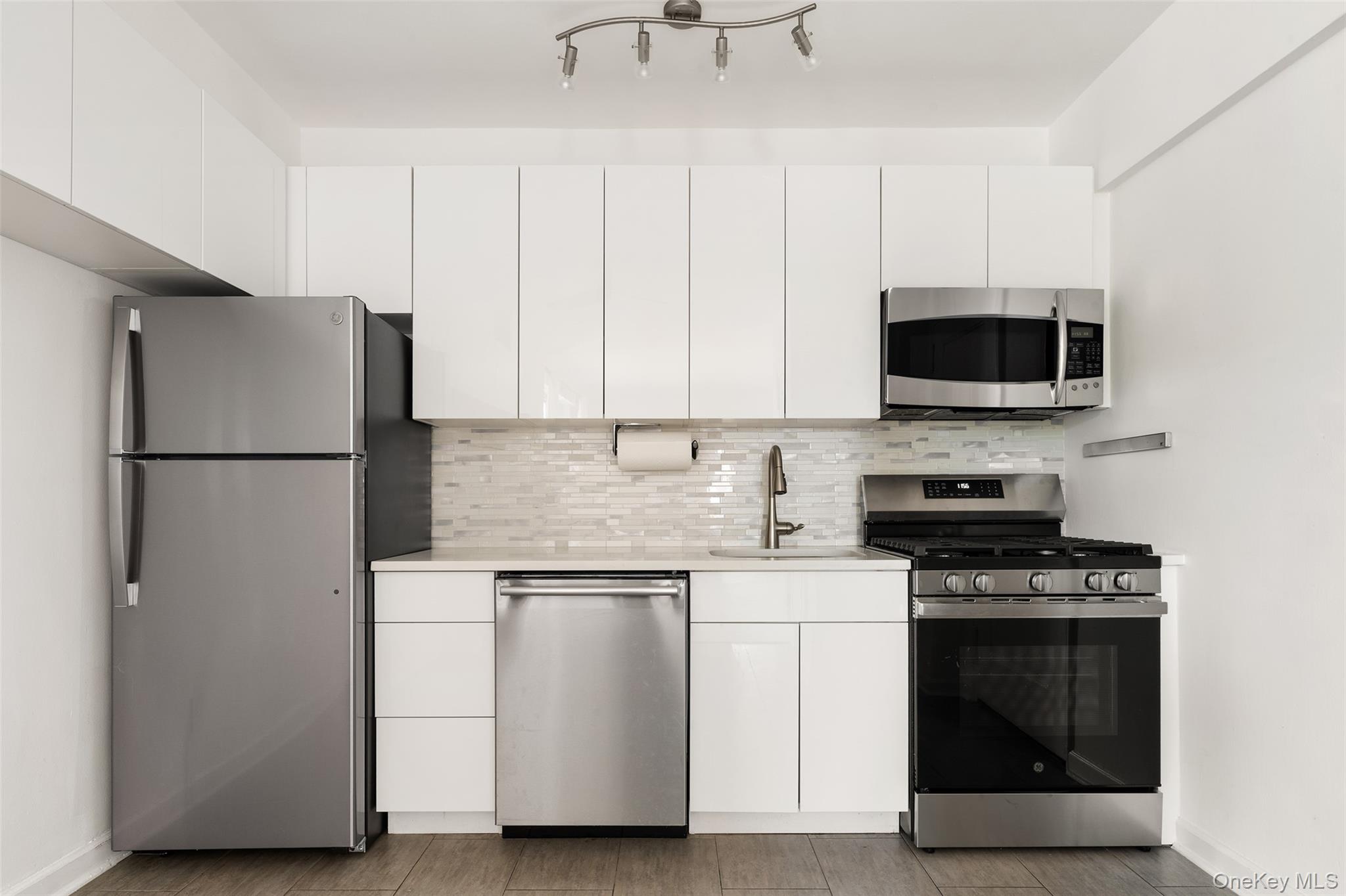 #7 photo, 220 Pelham Road, New Rochelle , NY 10805