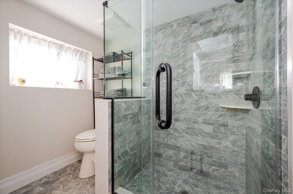 #12 photo, 949 Gardiner Drive, Bay Shore , NY 11706