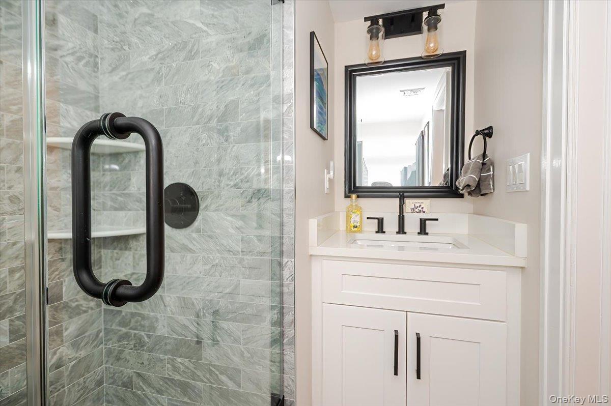 #13 photo, 949 Gardiner Drive, Bay Shore , NY 11706