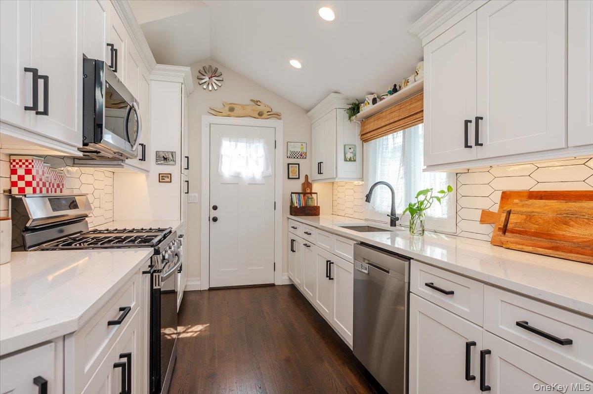 #6 photo, 949 Gardiner Drive, Bay Shore , NY 11706