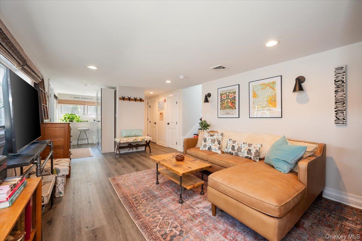 #9 photo, 949 Gardiner Drive, Bay Shore , NY 11706