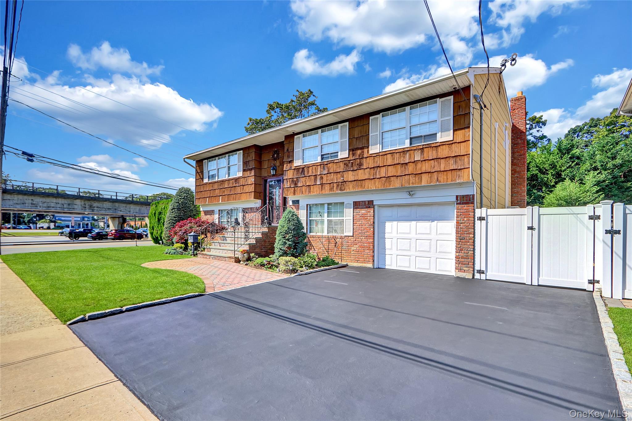 #2 photo, 2 Roosevelt Avenue, Massapequa Park , NY 11762