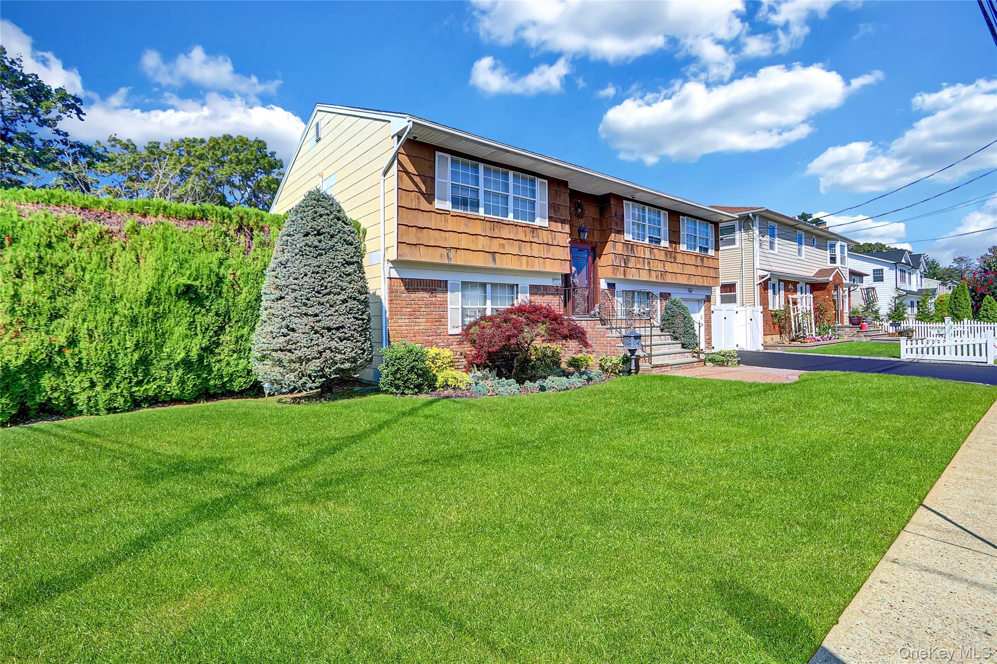 #4 photo, 2 Roosevelt Avenue, Massapequa Park , NY 11762