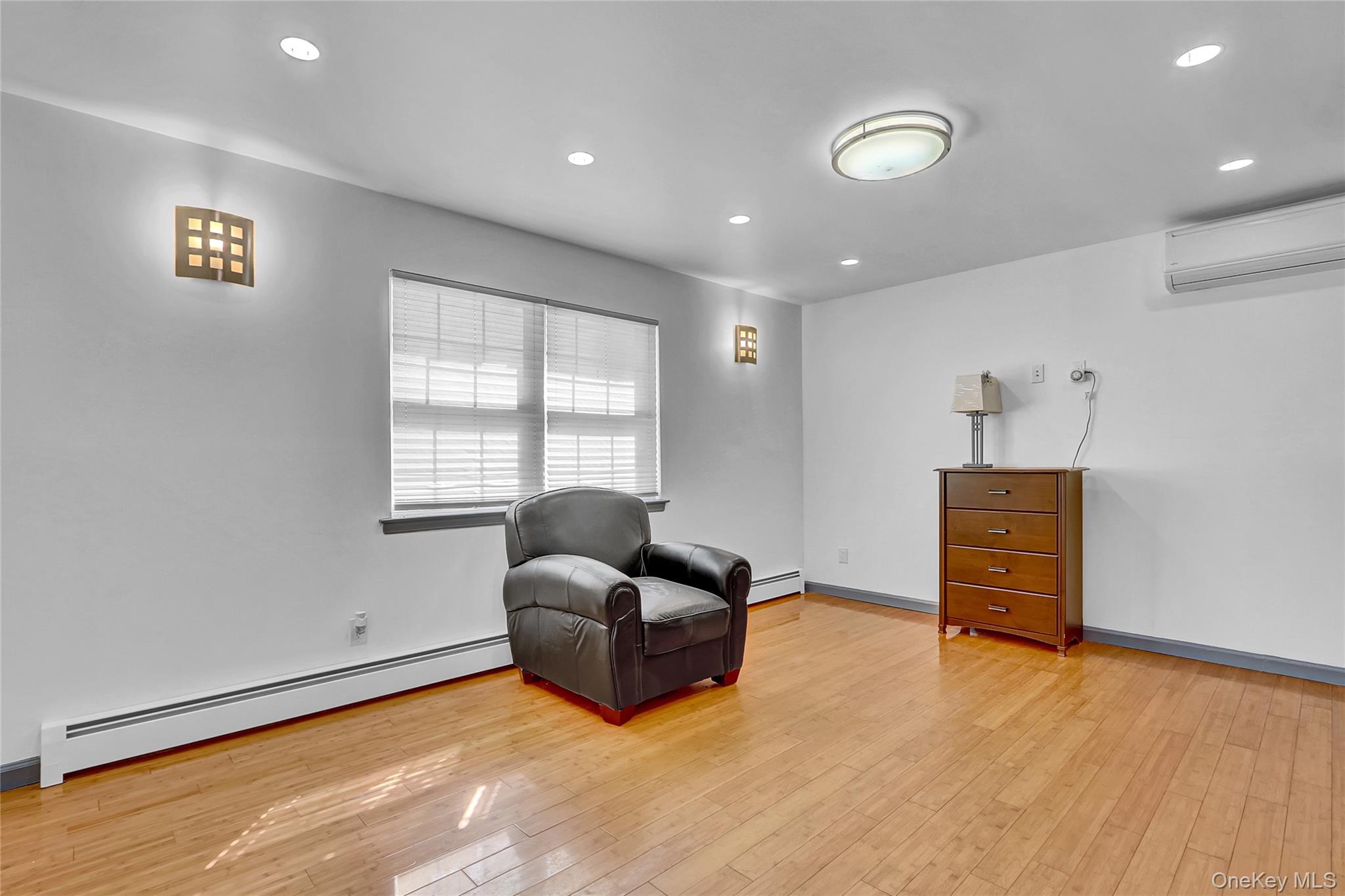 #6 photo, 2 Roosevelt Avenue, Massapequa Park , NY 11762