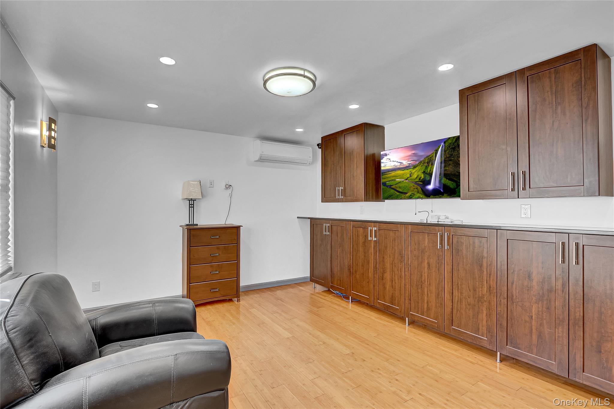 #7 photo, 2 Roosevelt Avenue, Massapequa Park , NY 11762