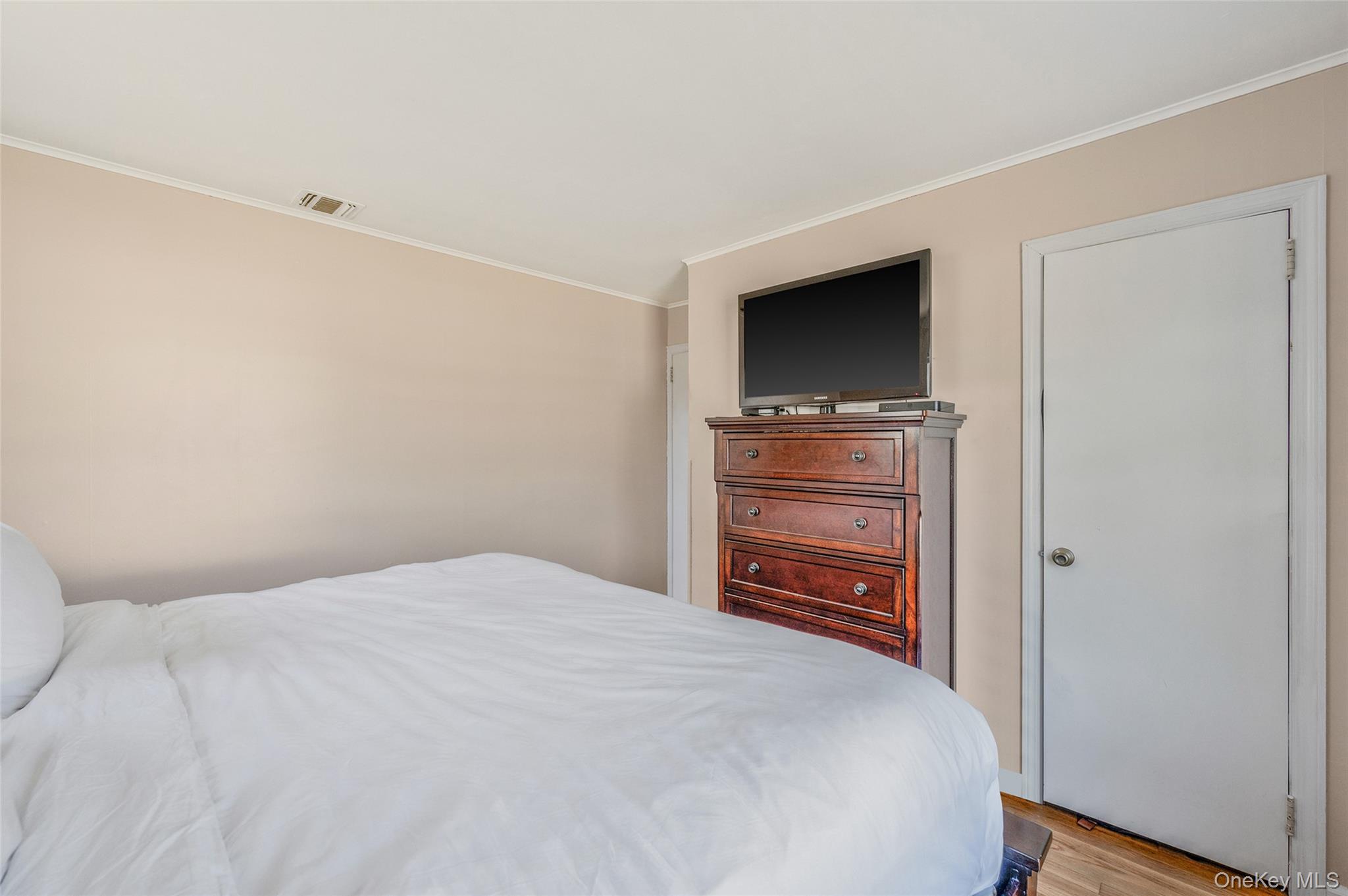 #15 photo, 1454 E Forks Road, Bay Shore , NY 11706