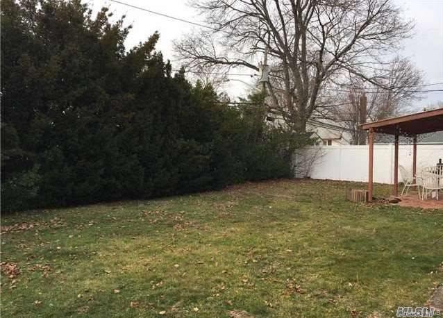 #4 photo, 161 Dartmouth Drive, Hicksville , NY 11801