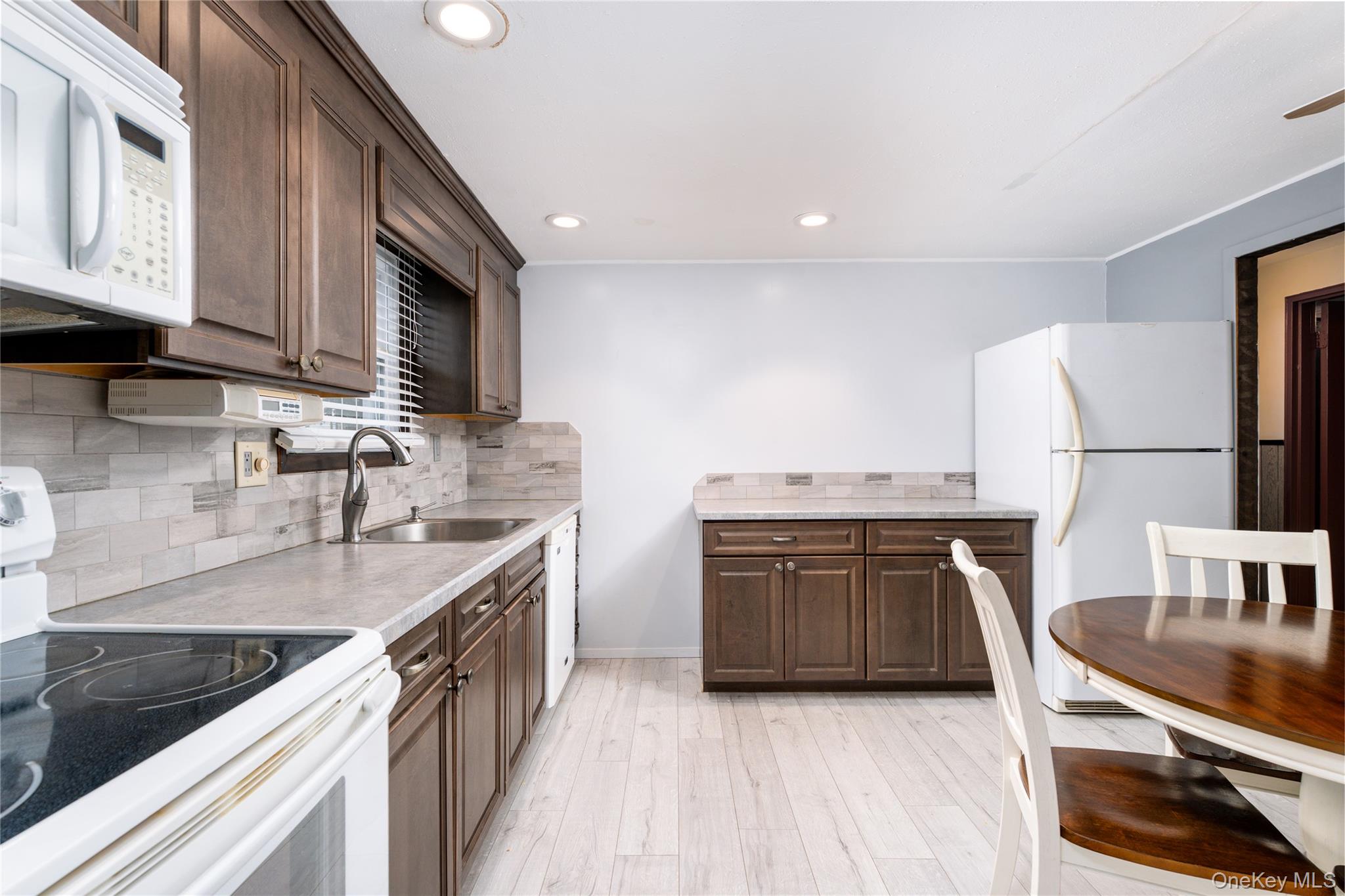 #20 photo, 4 Comet Road, سوفولك Selden , NY 11784