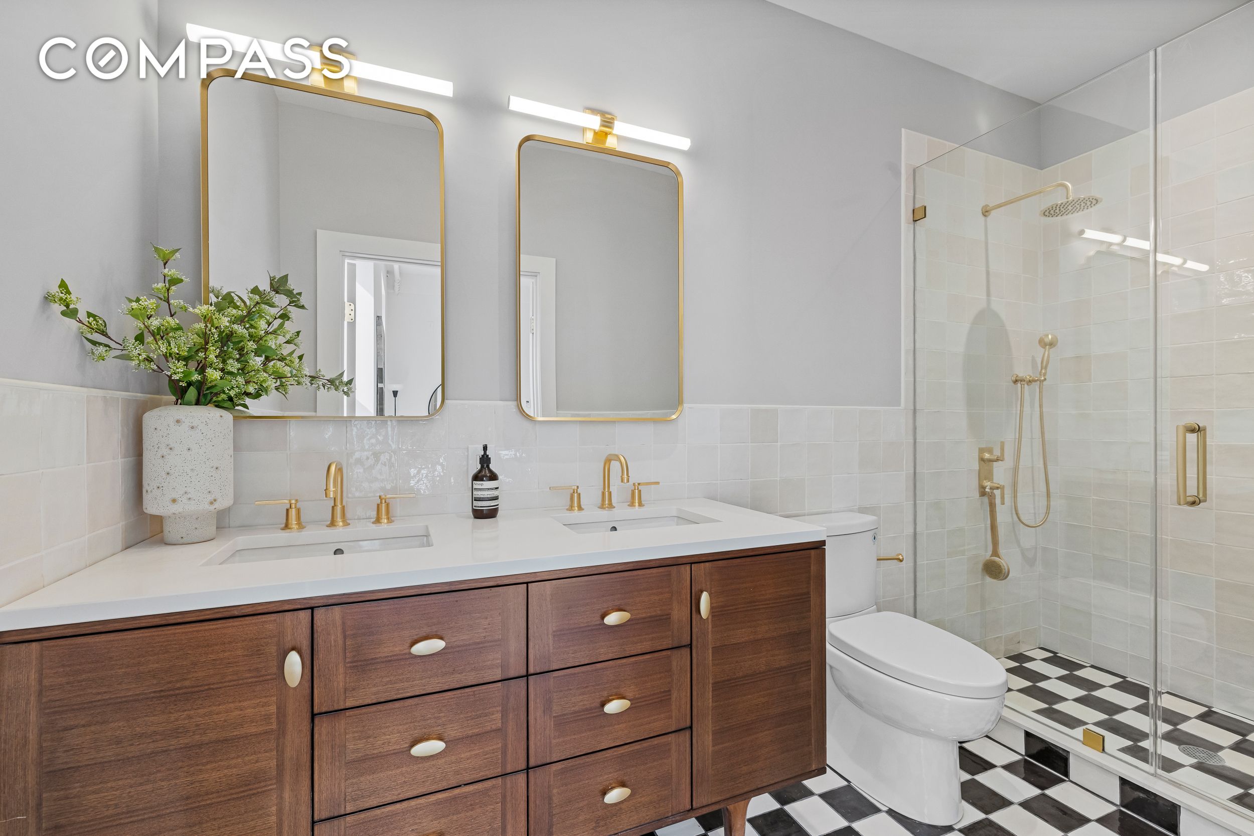 #11 photo, 325 Bowery, East Village , NY 10003