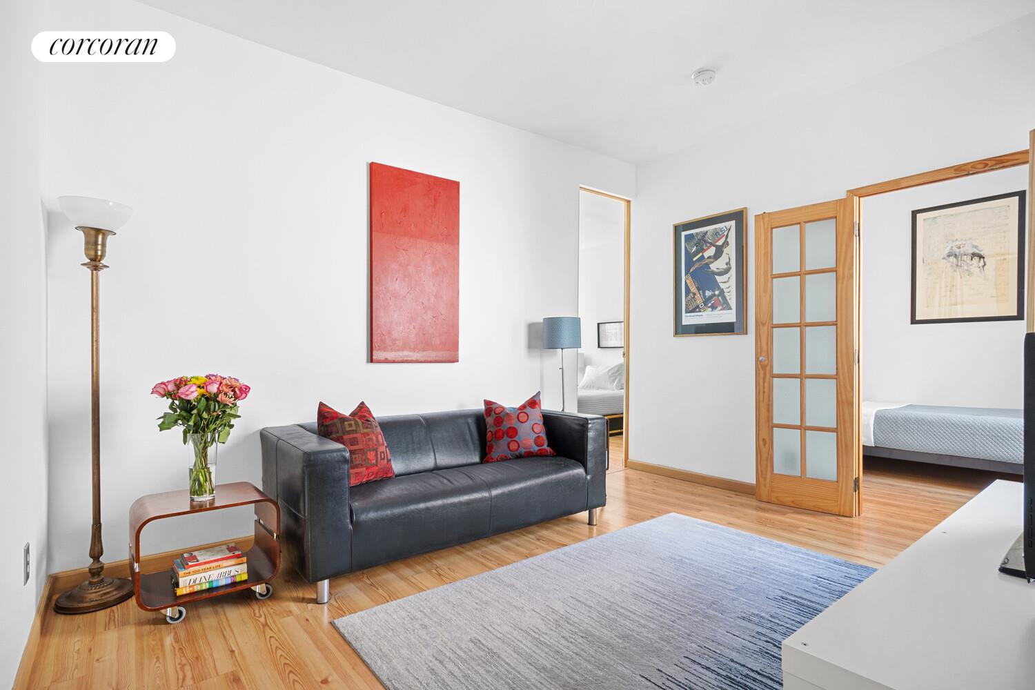 #1 photo, 311 E 3RD Street, मैनहटन East Village , NY 10009