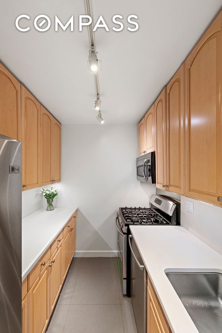 #7 photo, 165 W End Avenue, Upper West Side , NY 10023