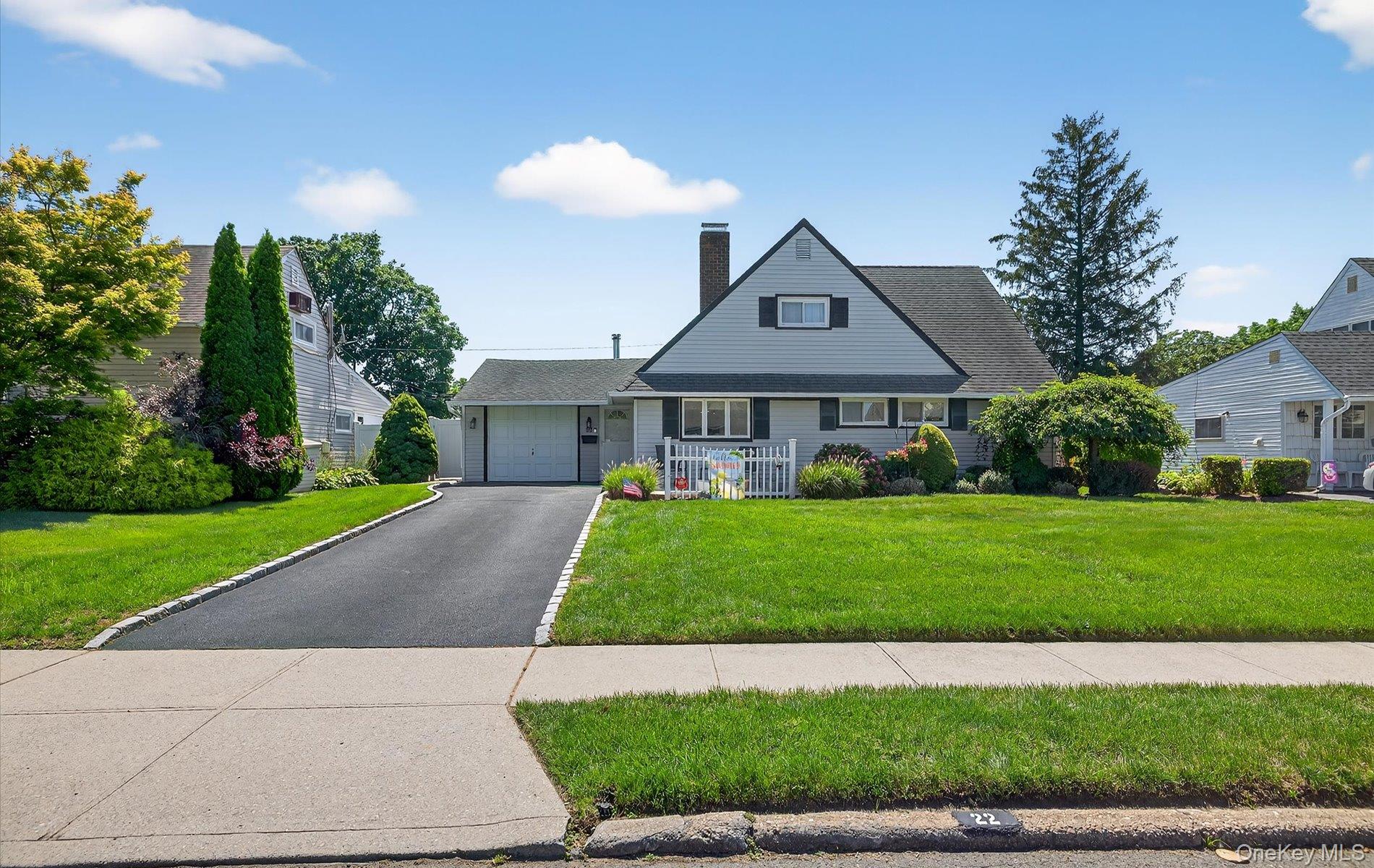 #1 photo, 22 Twin Lane, Wantagh , NY 11793